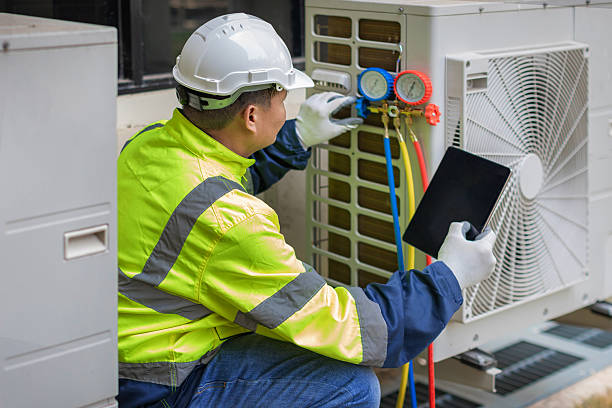 Professional Hvac technician working in Harwood Heights, IL